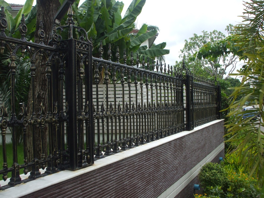 Fence (ခြံစည်းရိုး)